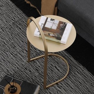 ✨ Elegantní a nepřehlédnutelný. ✨ Odkládací stolek Victoria v mosazném provedení dodá vašemu interiéru špetku luxusu. Jeho...