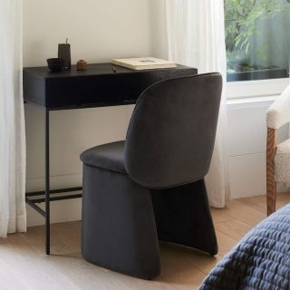 🪑 Styl, komfort a kvalita v jednom. 🪑 Židle Ches je ztělesněním moderní elegance. Její ergonomické linie a stabilní rám z...