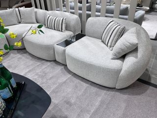 🛋️ Sydney zblízka Modulární pohovky jsou skvělé v tom, že se přizpůsobí vašemu životu – a ne naopak. Sydney si můžete...